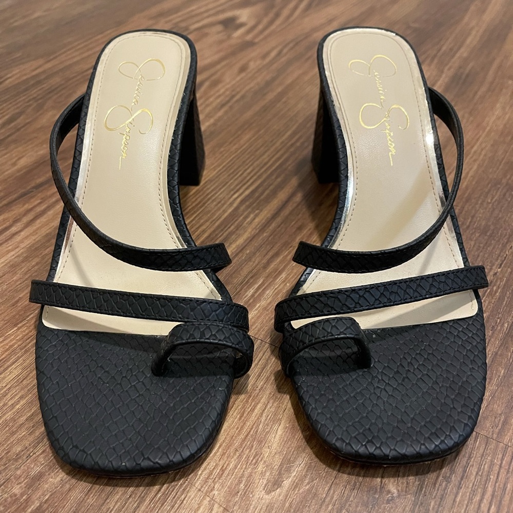 Wilmena block heel sandal in black